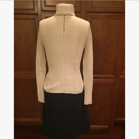 American Eagle cream turtleneck sweater - Picture 2 of 4